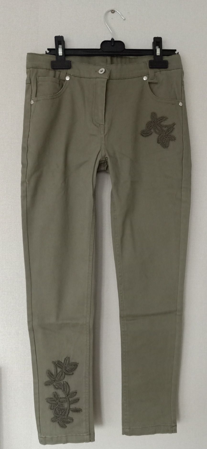 Spodnie jeansowe jeany khaki coccodrillo 152 haftowane wyszywane
