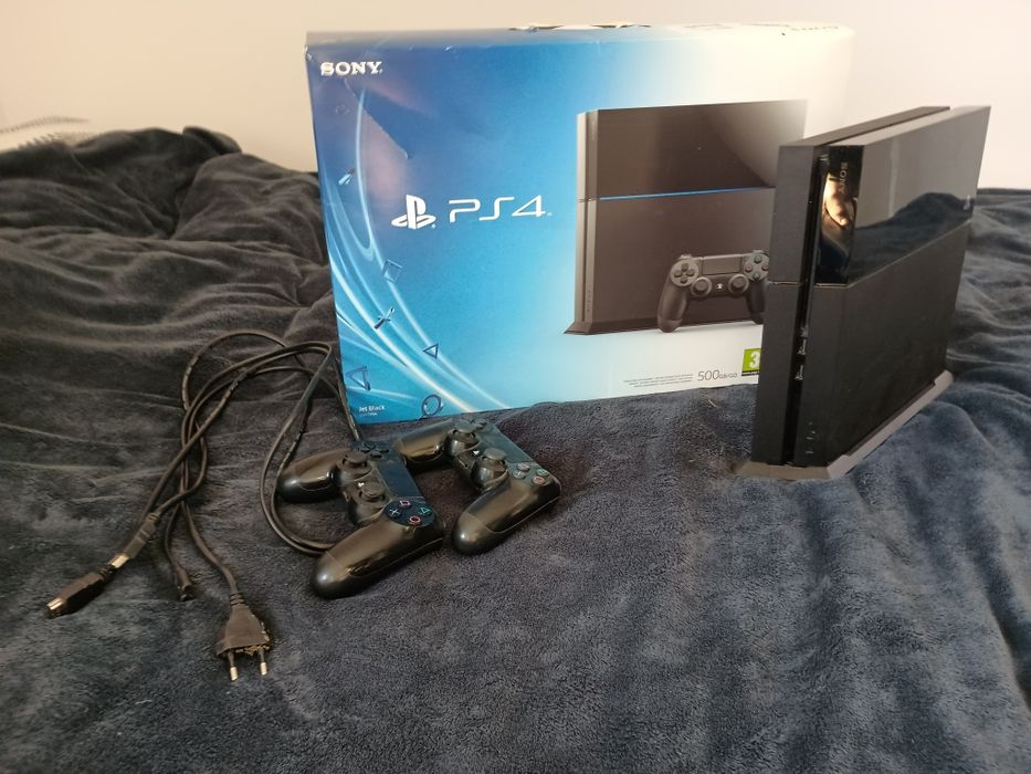 Konsola PlayStation 4