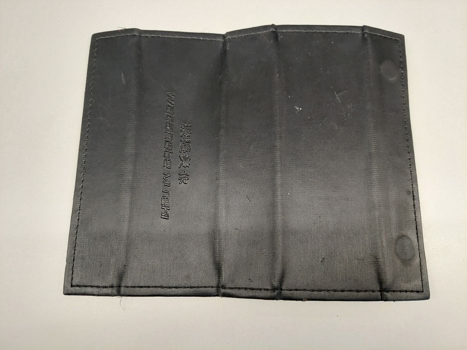 Składane czarne etui na okulary
