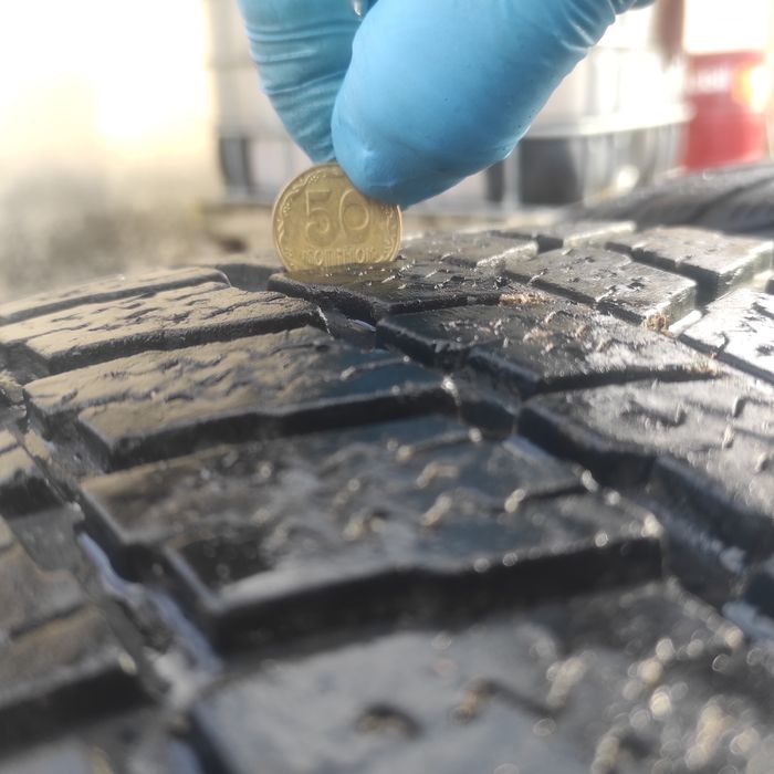 Шина зима  255/55 R18   .