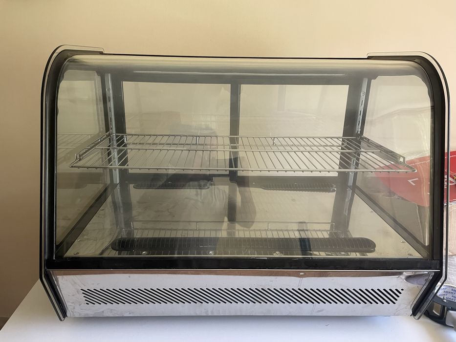Witryna chlodnicza lada na ciasta desery