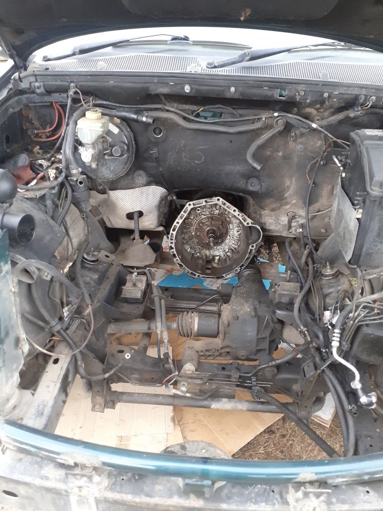 Продам мерседес бенц мл.2002 р.без двигуна.на розбір бажанно цілою.