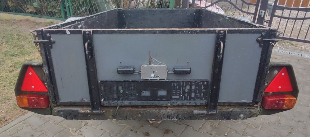 Przyczepka samochodowa