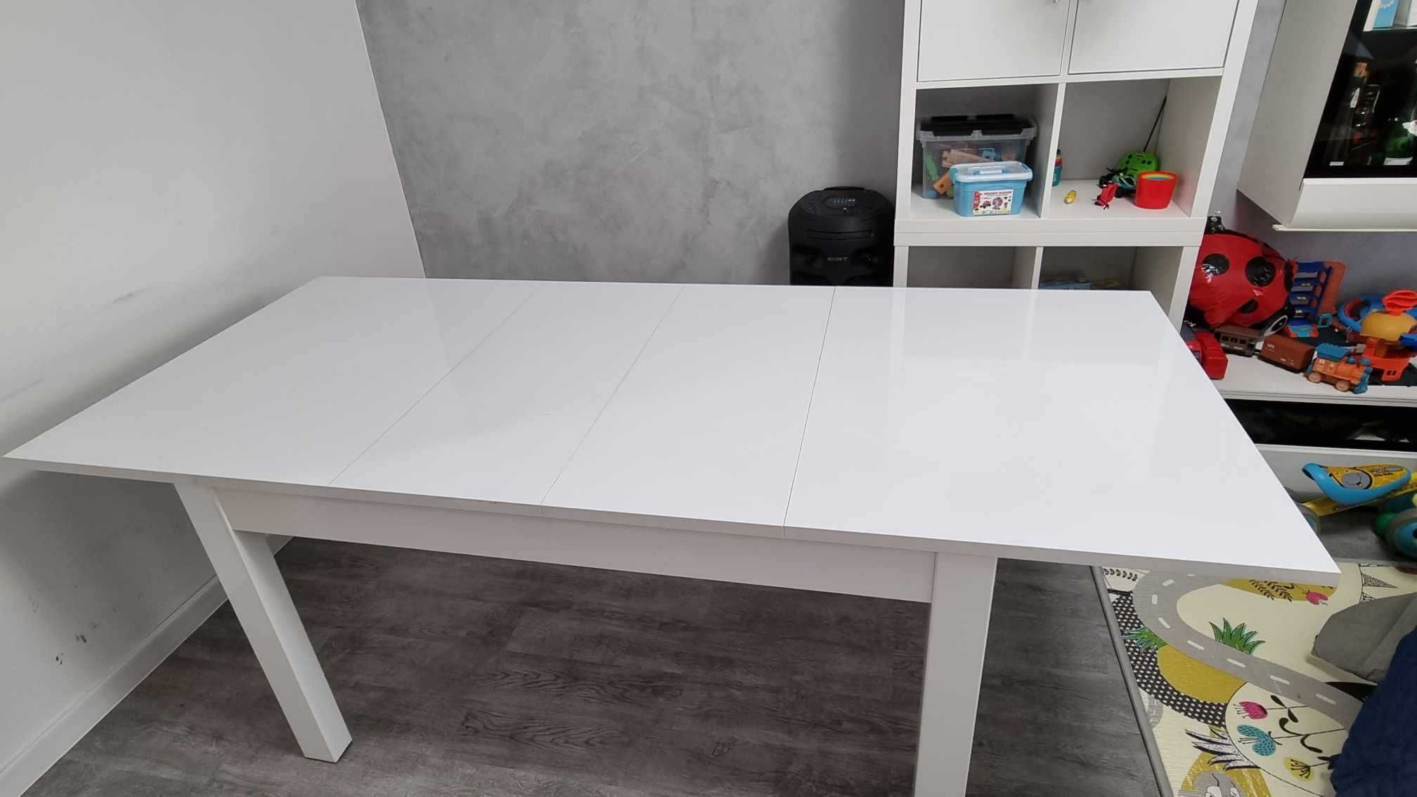 Stół biały do salonu