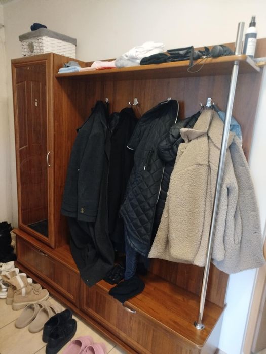 Szafa do przedpokoju z lustrem