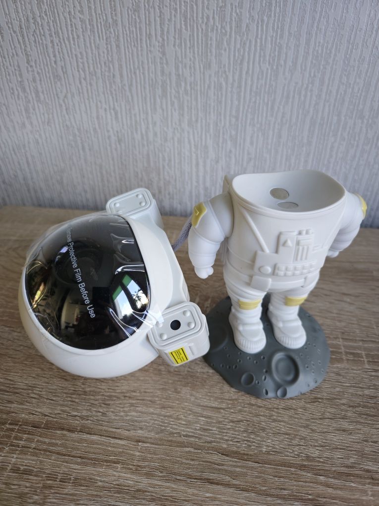Projektor Gwiazd Kosmonauta – Magiczna Lampka Nocna z Pilotem
