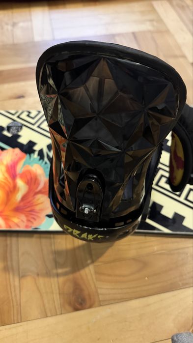 Deska snowboardowa damska GNU Velvet Gnuru + zapięcia Drake DL