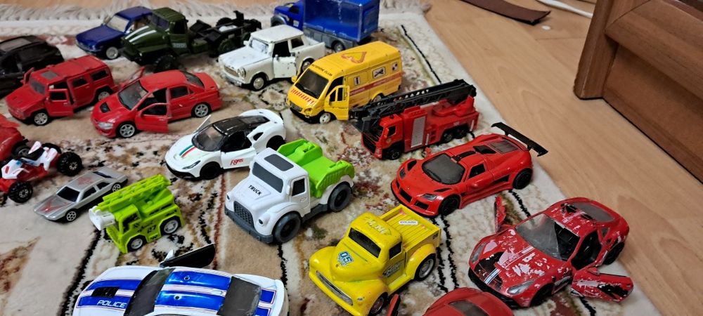 Машинки металеві лот набір