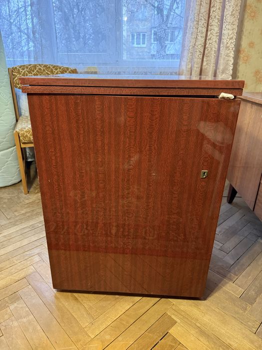 Швейна машинка Подольск 142 з тумбою — повністю робоча