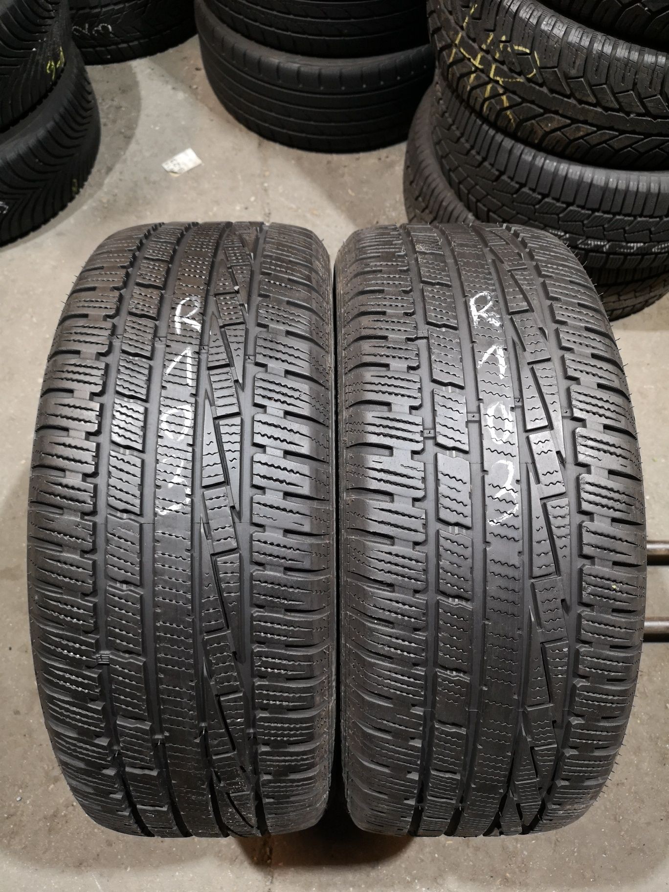 Opony zimowe 225/45/18 Goodyear 2szt 5mm
