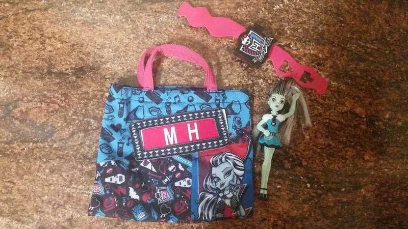 Lalka Monster High z bransoletka i torebka