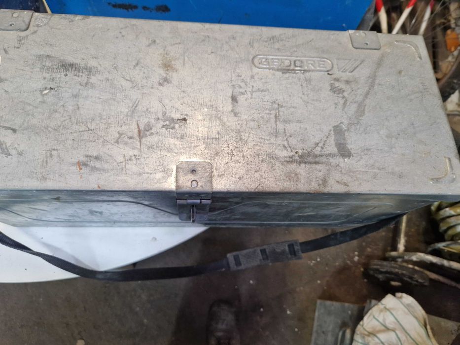 Skrznki metalowe na narzedzia , union , slama, gedore