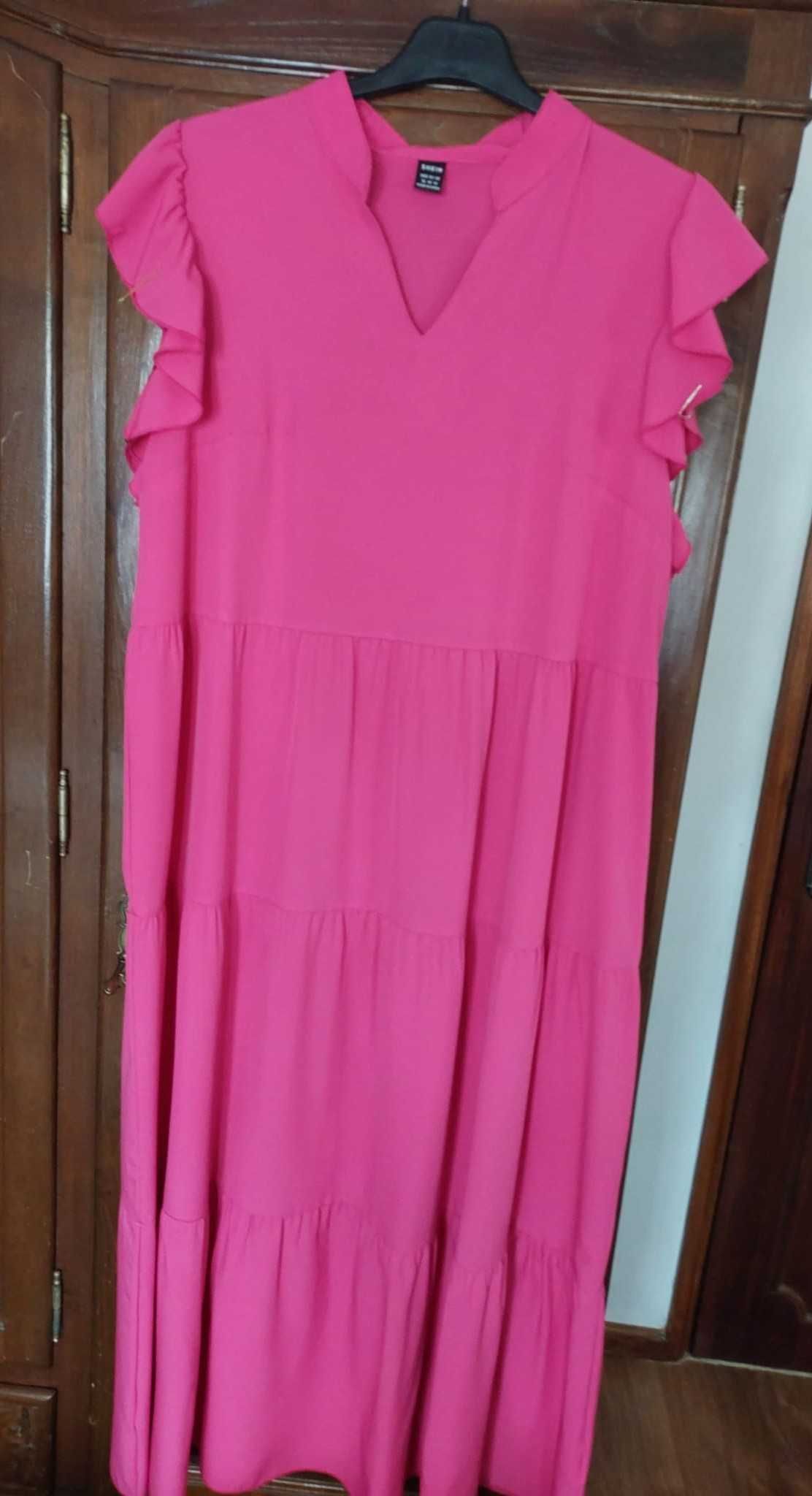 Vestidos e macacões e biquini novos