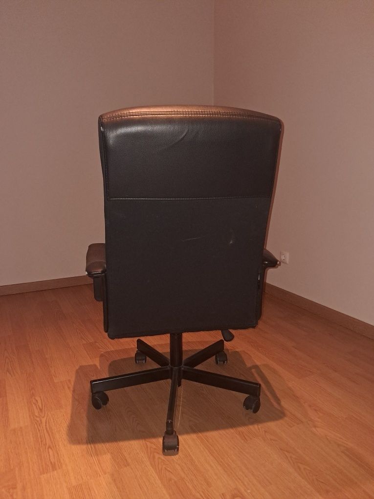 Cadeira de escritório preta