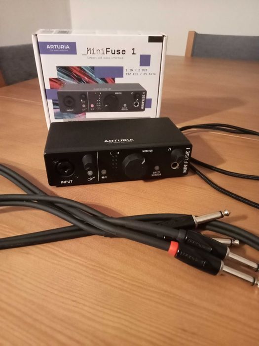 Arturia MiniFuse 1 audio interface - oferta de cabos Roland