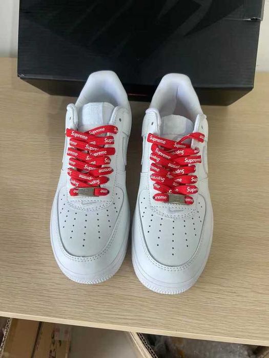 Buty meskie Mokasyny Nike_Air_Force_1_Low_Supreme_White r.37.5