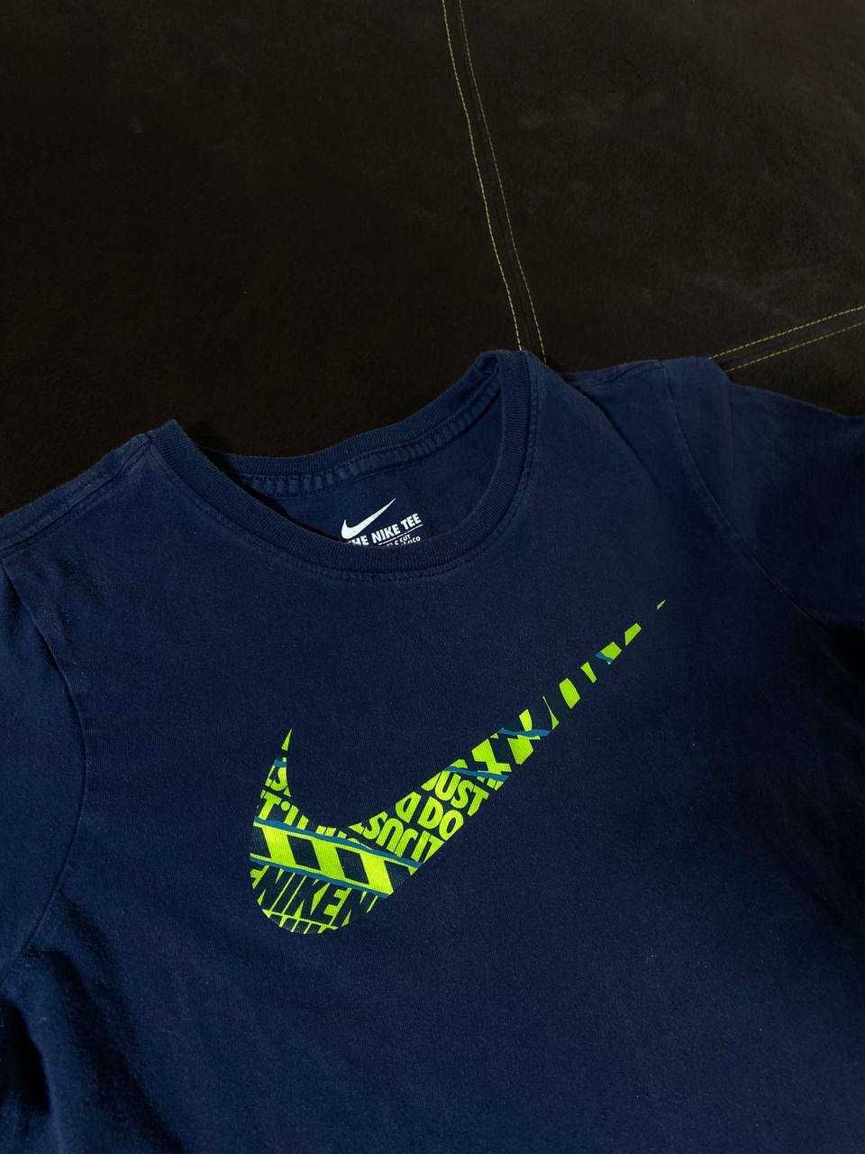 Вінтажна маленька футболка Nike 80-х