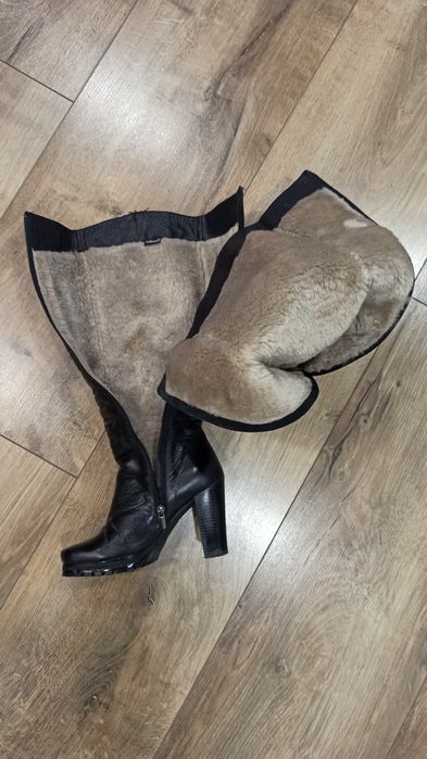 Класичні Зимові шкіряні чоботи на каблуку37 розмір