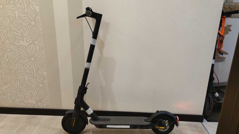 Електросамокат Xiaomi Mi Electric Scooter 1S