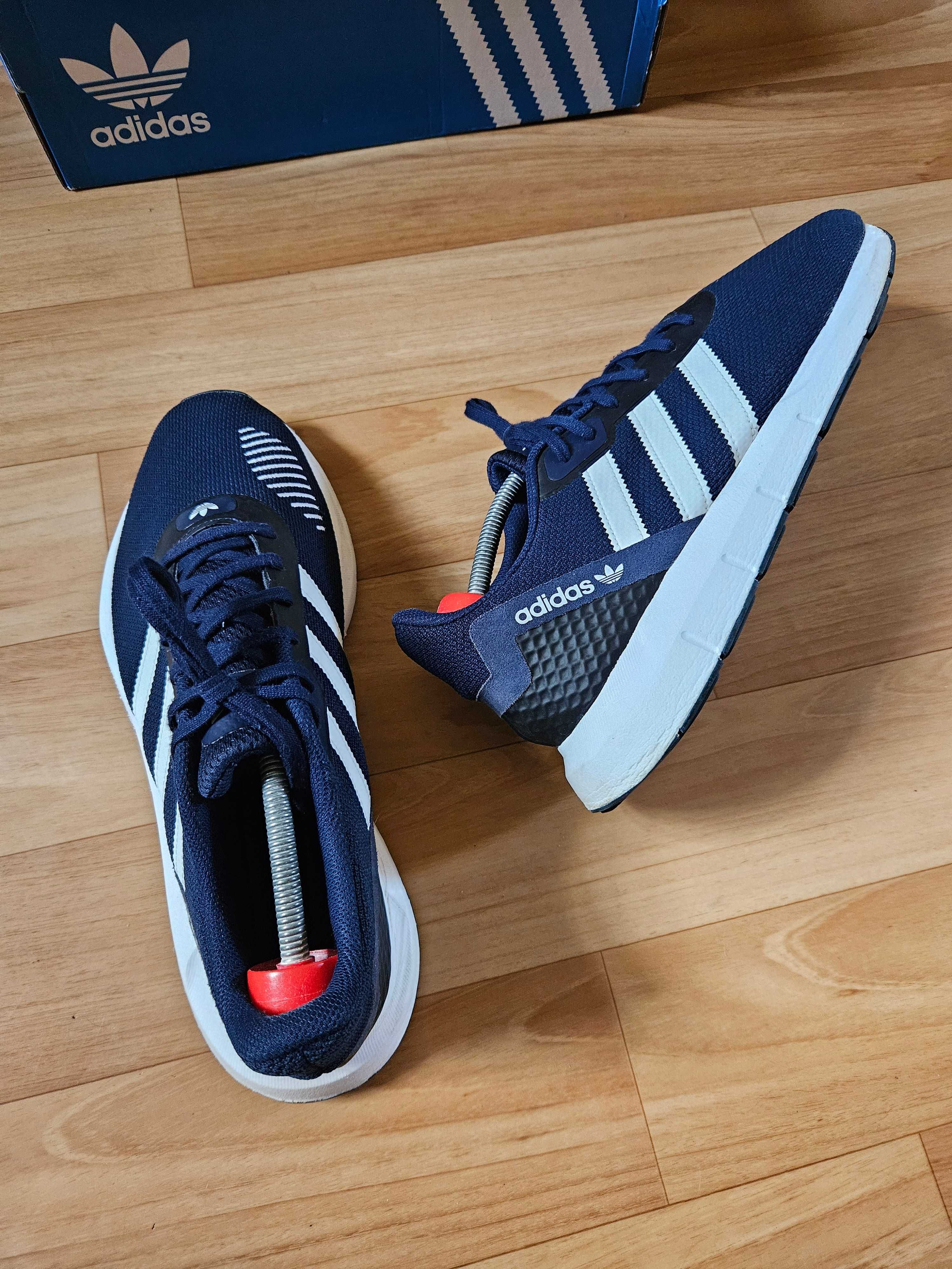 Adidas Originals SWIFT RUN / 30.5CM Кросівки Чоловічі Кроссовки