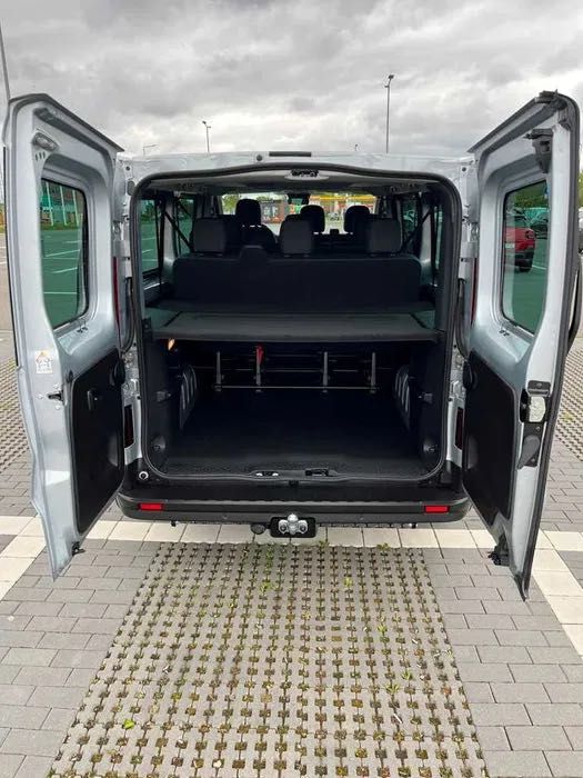 taren.pl wypożyczalnia busów Dobrzany Trafic Long 9 osobowy 2024r