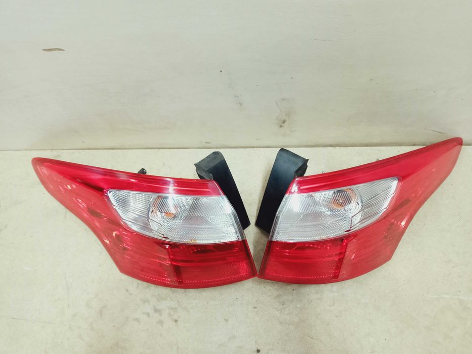 Ford Focus 3 III kombi lampa tył tylna prawa lewa oryginał demontaż