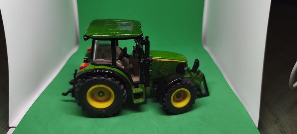Siku traktor John Deere 1 32
