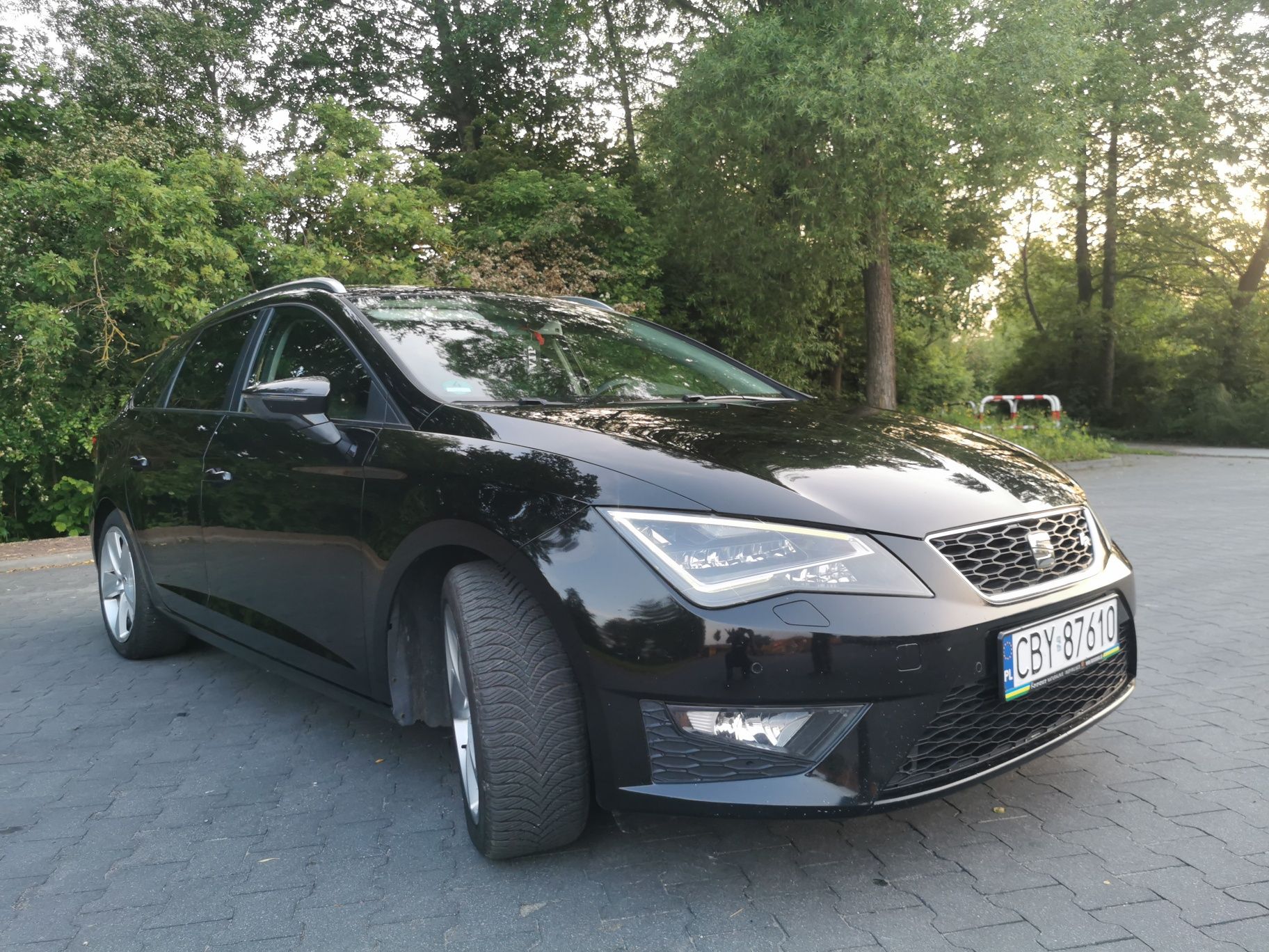 Seat Leon FR 2.0 TDI Sprowadzony Zarejestrowany 

Wersja wyposażenia F