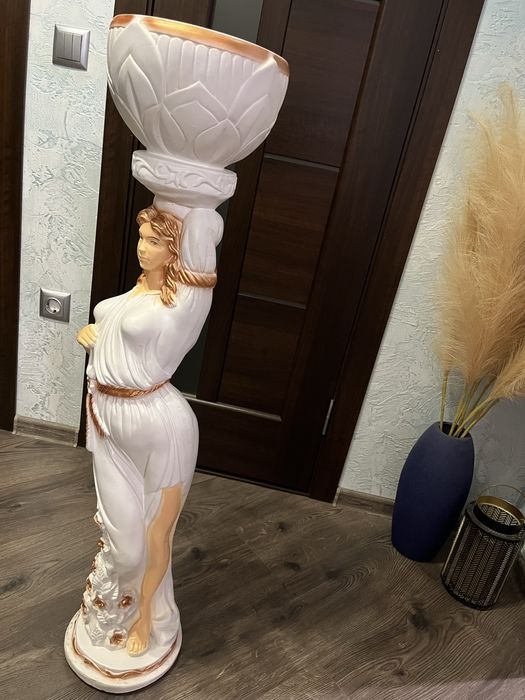 Декоративна підставка для квітів.