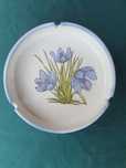 Ceramiczna popielniczka z krokusami