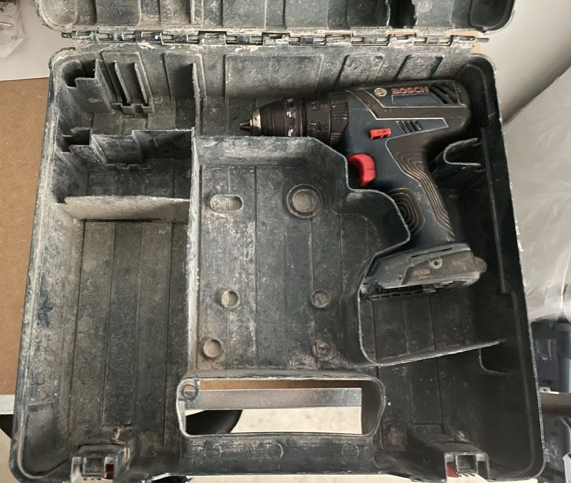 Bosch Pro 18v Tico-Tico e Berbequim s/fios com carregador e bateria