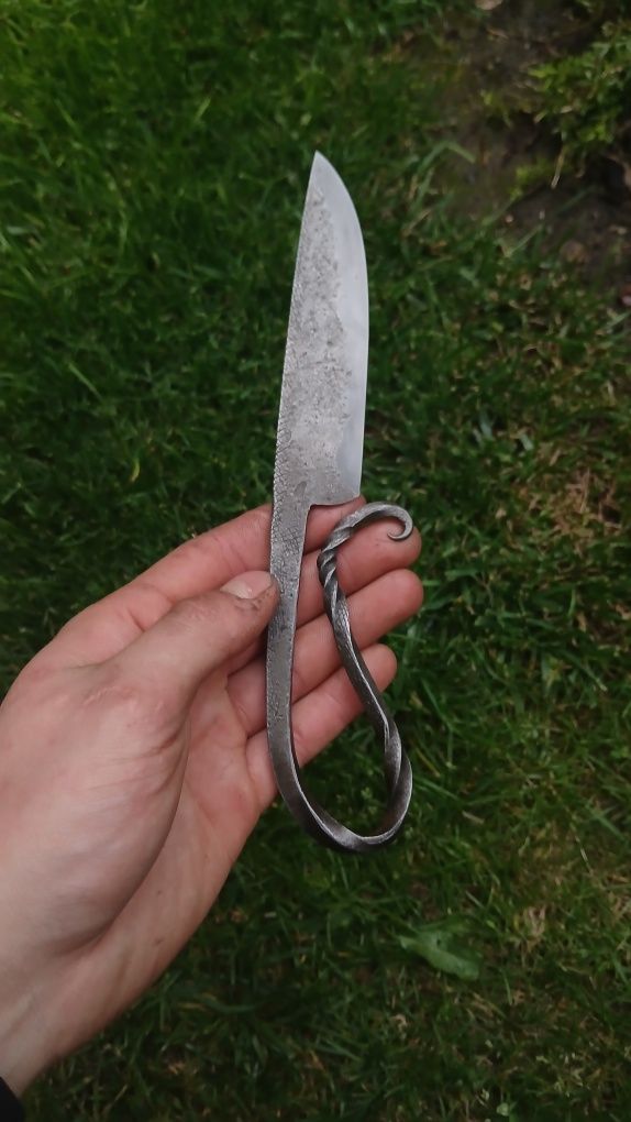 Ręcznie wykuty nóż kowalski / noże kowalskie / knifemaking