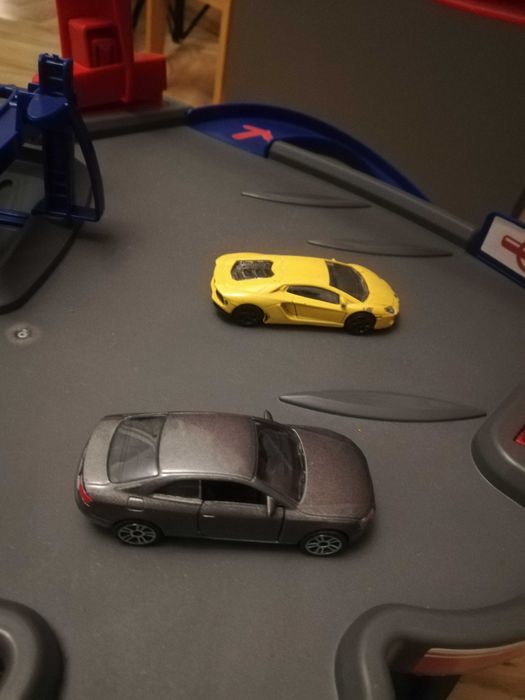 Garaż Majorette + 2 autka