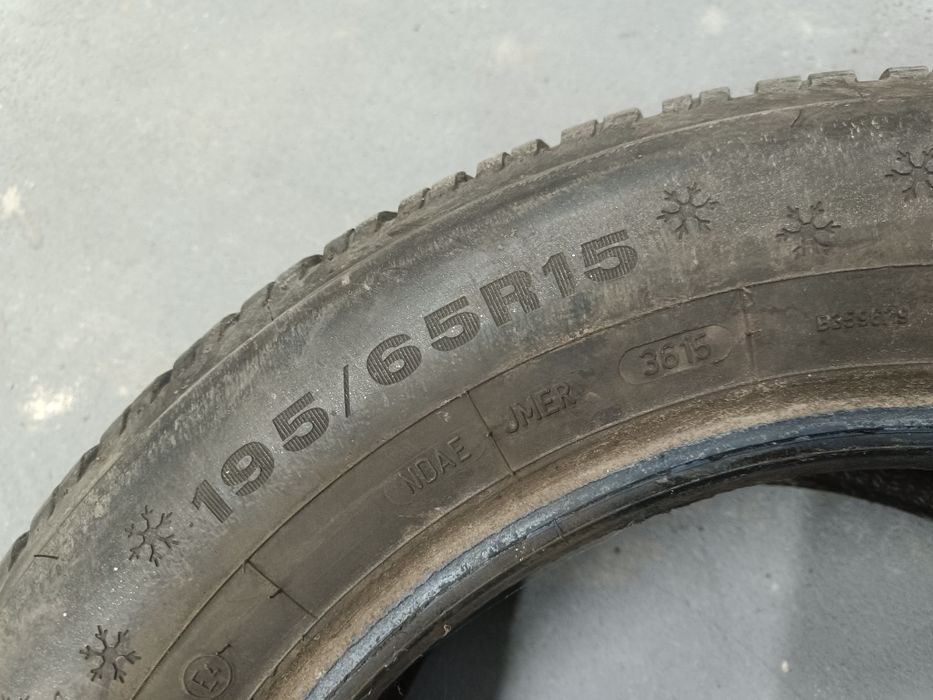 Opony zimowe 195/65/R15 Dunlop dwie sztuki