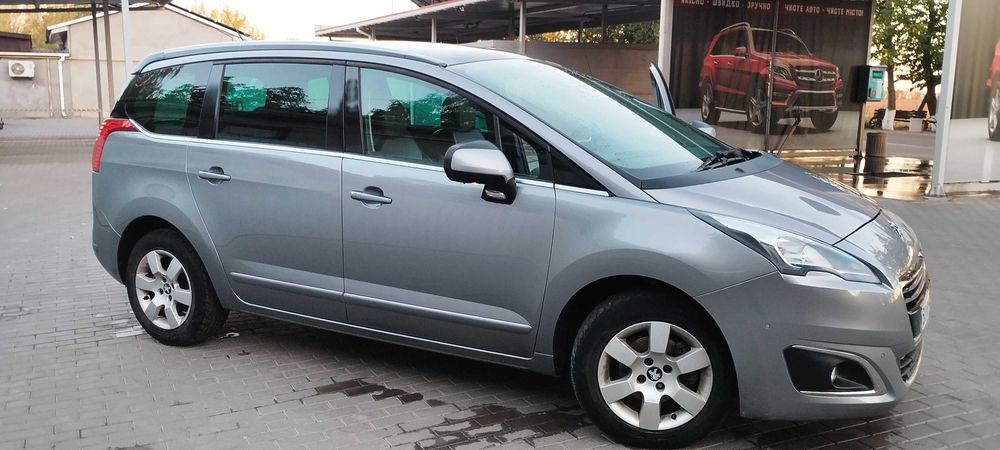 PEUGEOT 5008 Allure