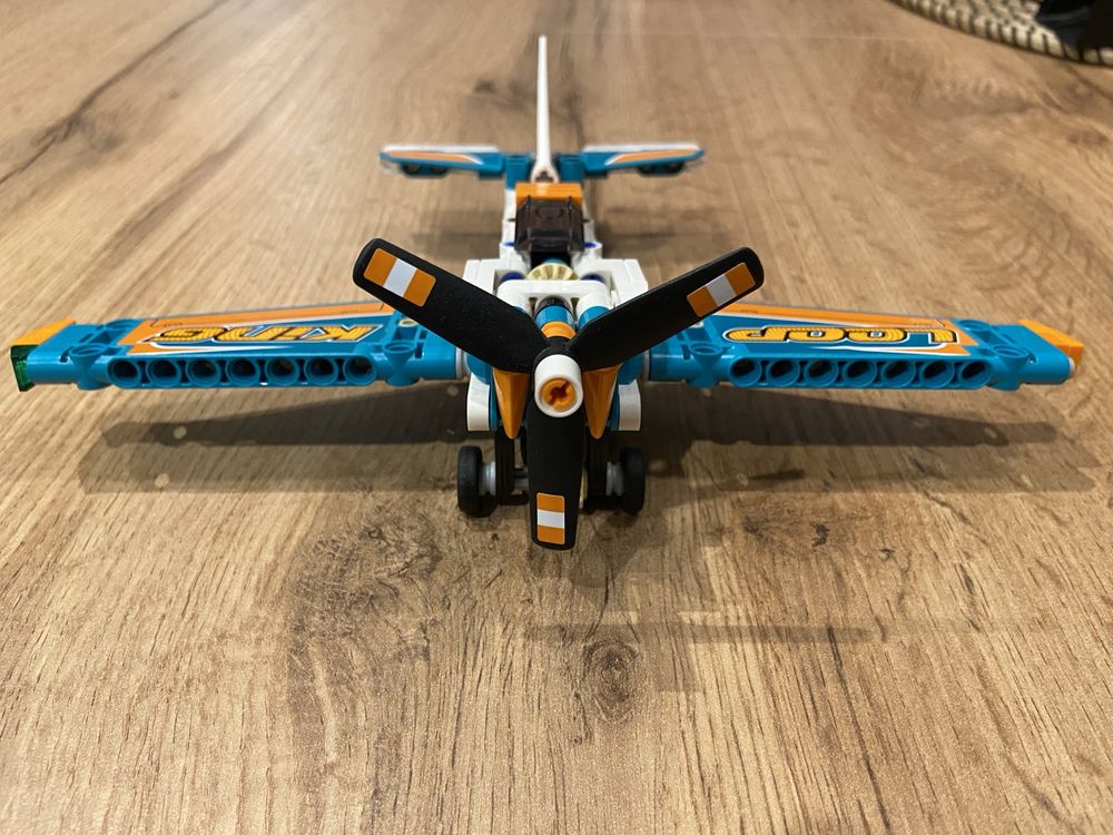 LEGO Technic samolot wyścigowy 42117