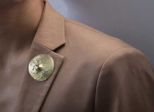 ORSKA Duży złoty pin sutek z kolekcji Body, NOWY