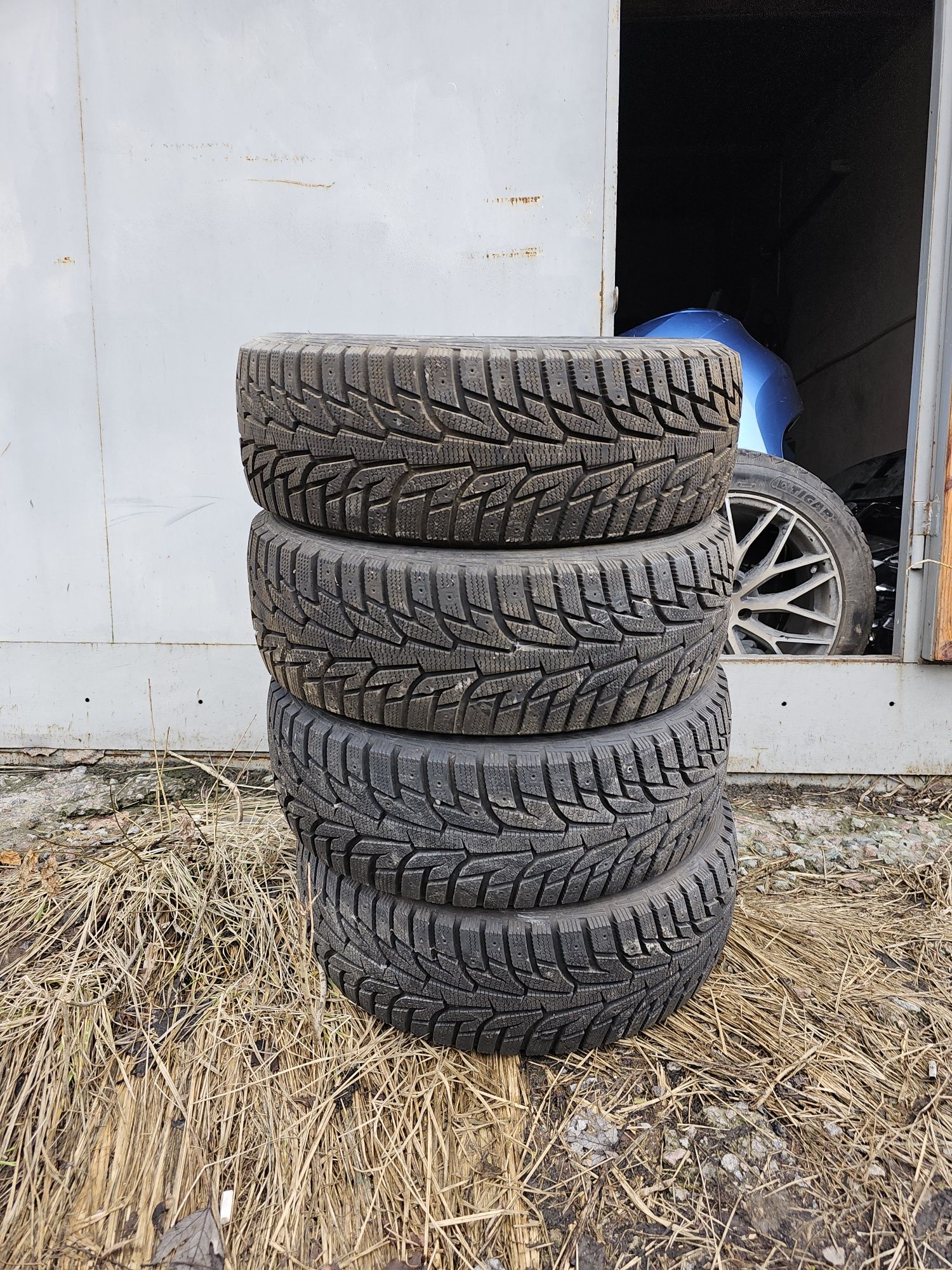 Зимові Шини Hankook  205/60R15