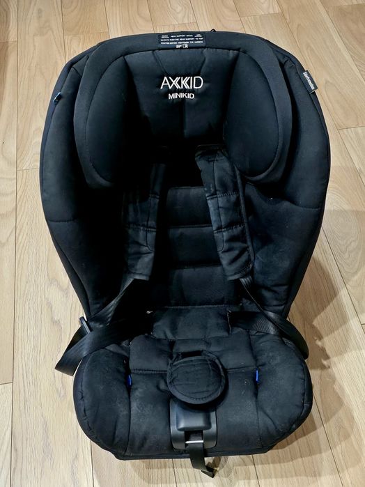 Fotelik samochodowy Axkid Minikid 9-25kg do jazdy tyłem (RWF) z PLUSTE