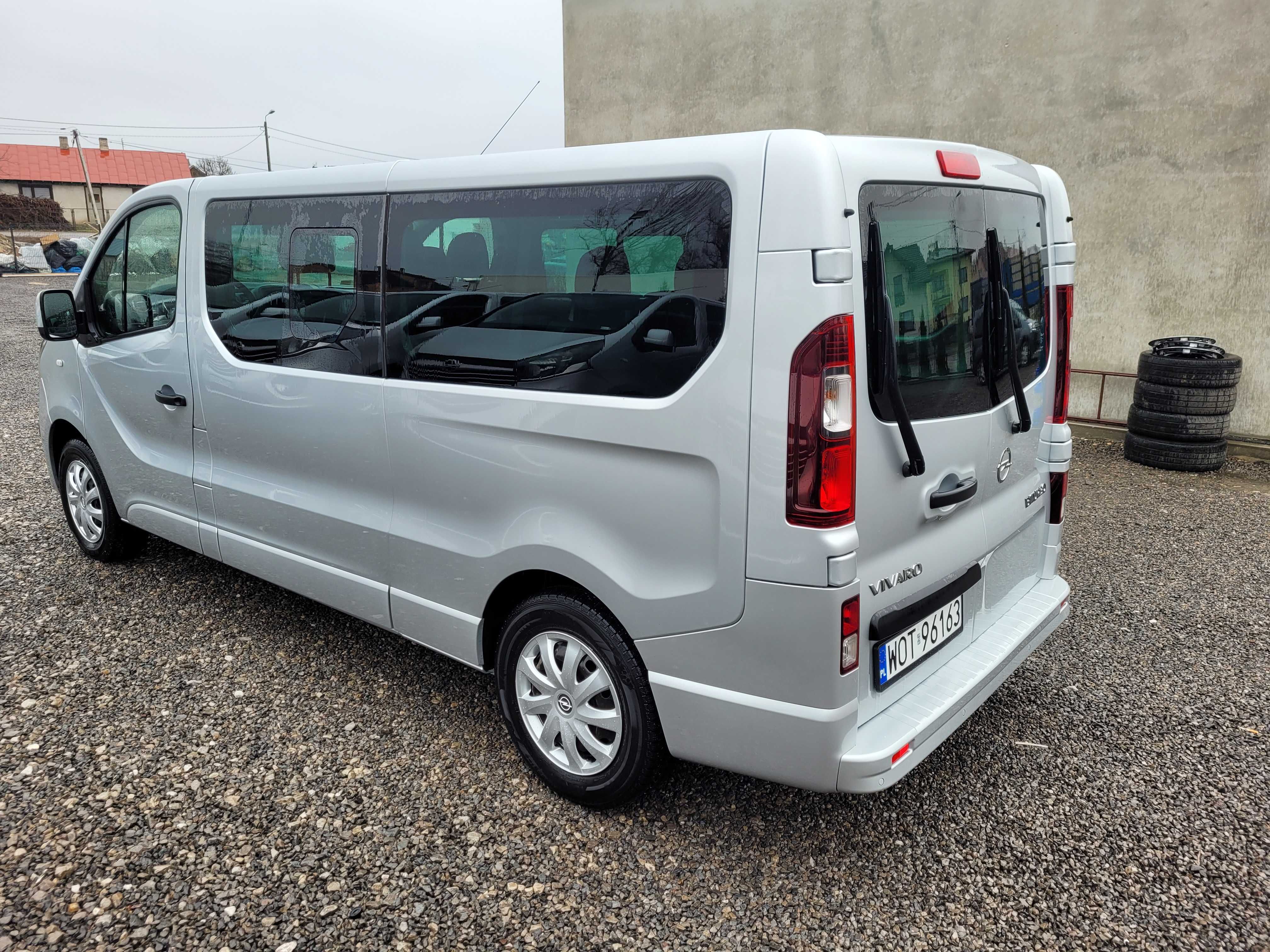 Wynajem Wypożyczalnia busów 9-osobowy