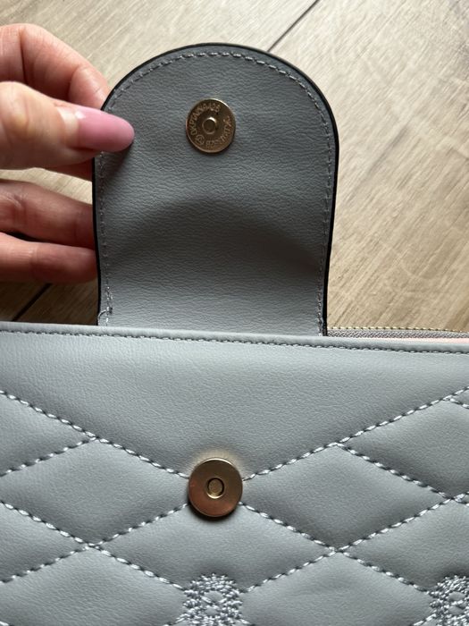 Portfel damski szary pudrowy róż ma telefon