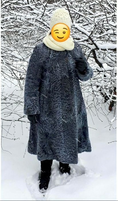 Продам красивую каракулевую голубую шубу