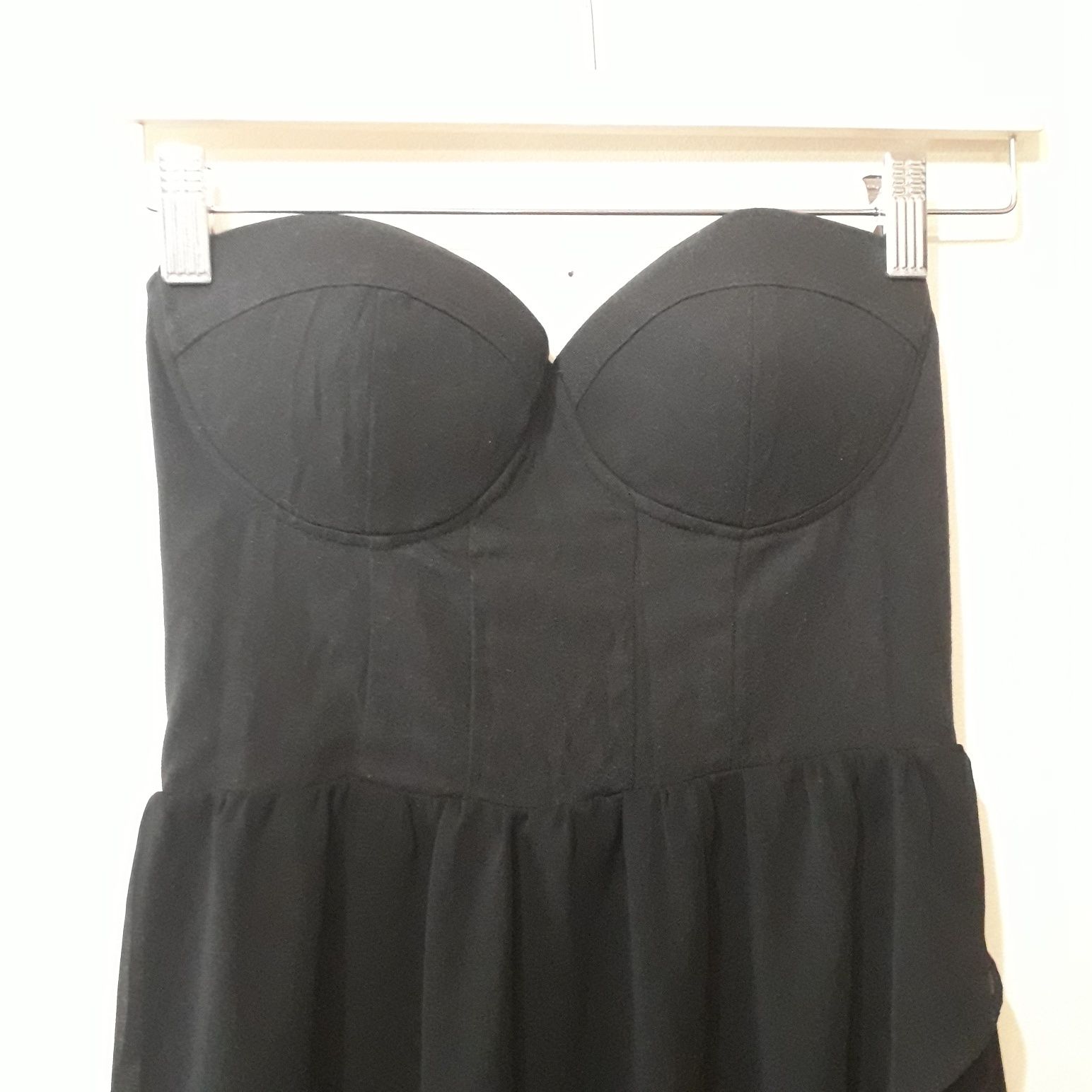 Długa czarna sukienka z odkrytymi ramionami bez rękawów S/M