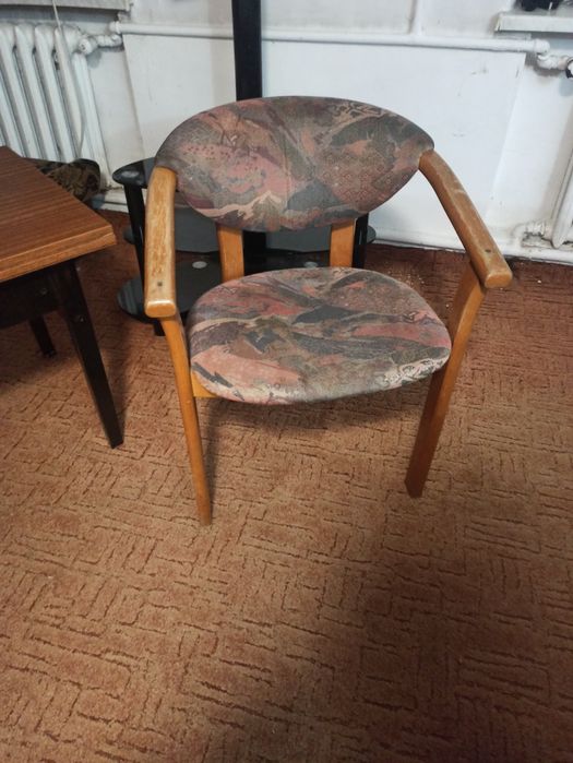 Oddam krzesła drewniane