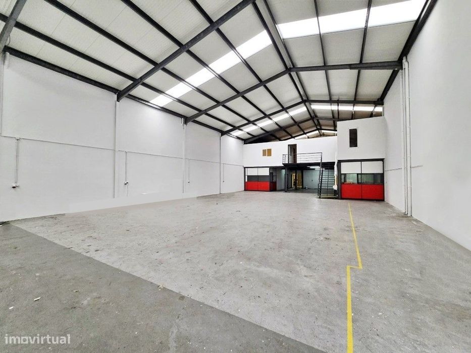 Armazém com excelente localização