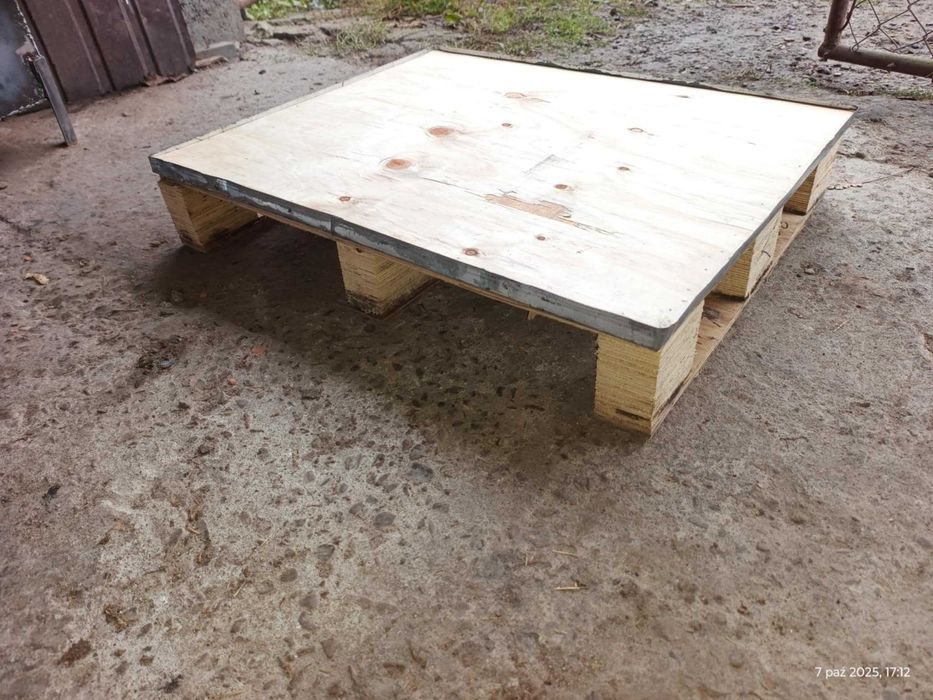 Sprzedam palety z sklejki o wymiarach 62x75x14cm