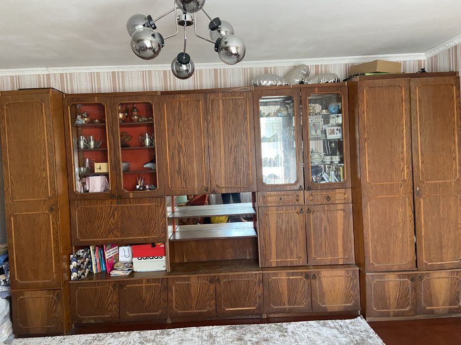 Сервант-стінка деревʼяна,шпон дуба