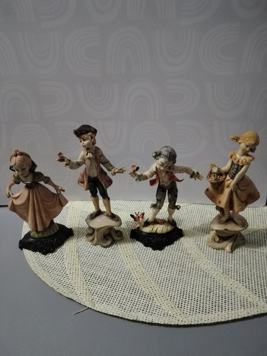 4 Estátuas em plástico