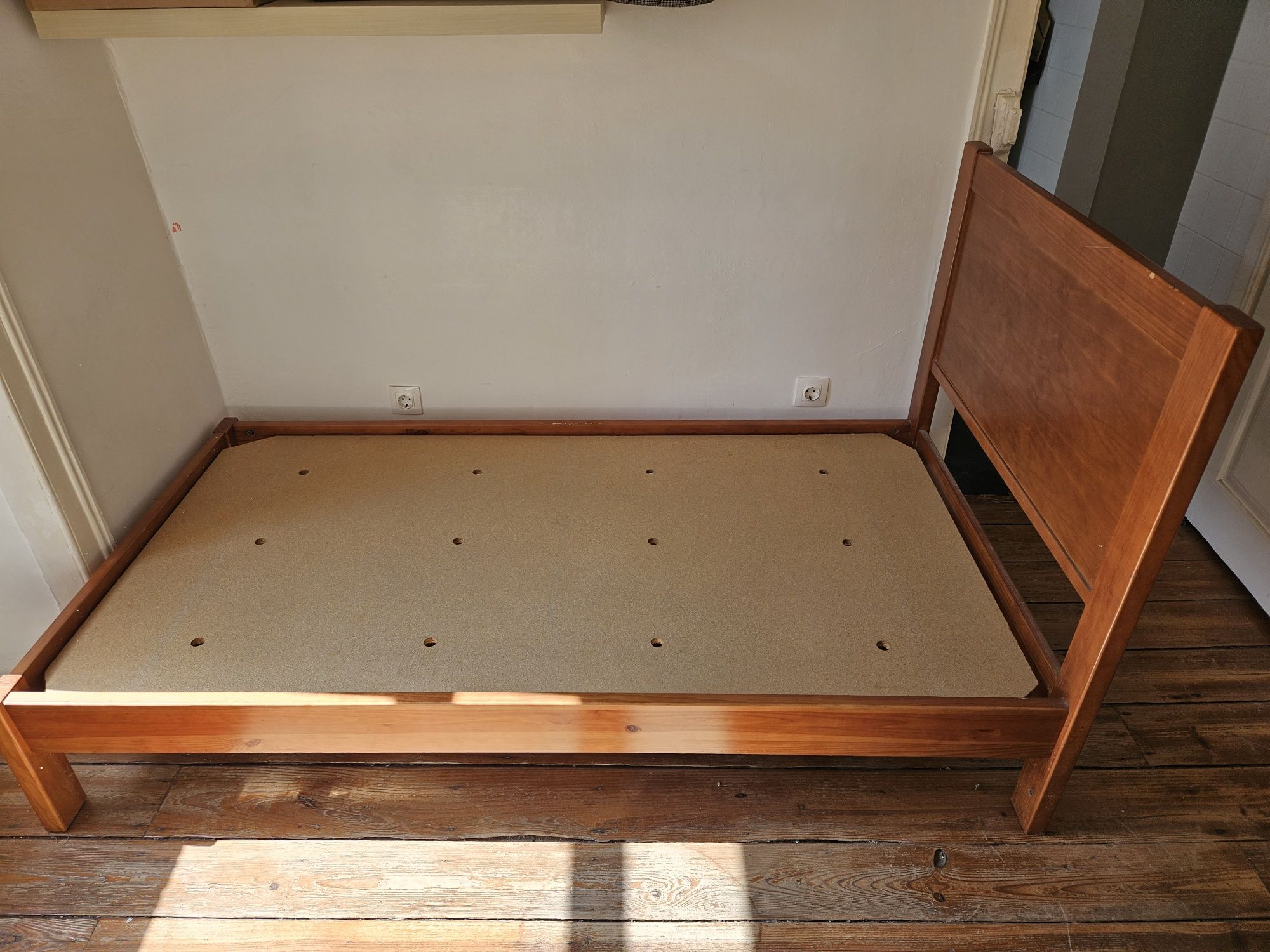 Cama de madeira (adulto) com oferta de colchão
