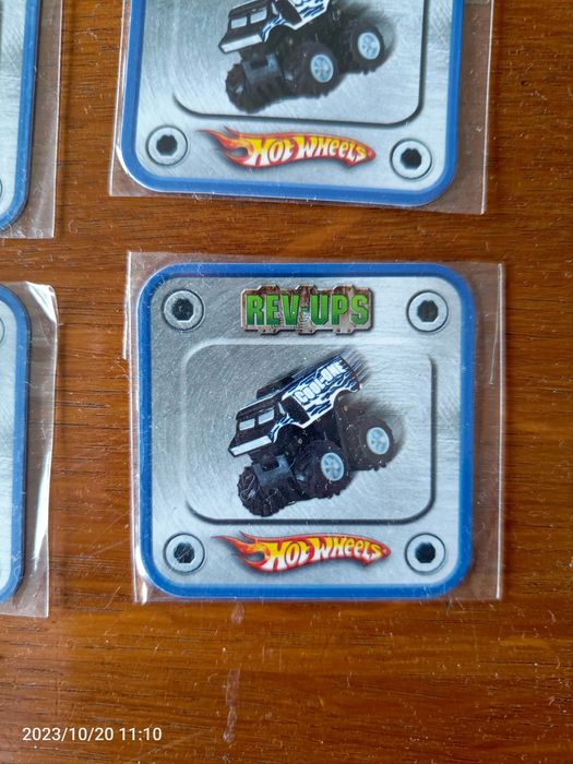 Hot wheels 10 magnesów na lodówkę 5x5 cm